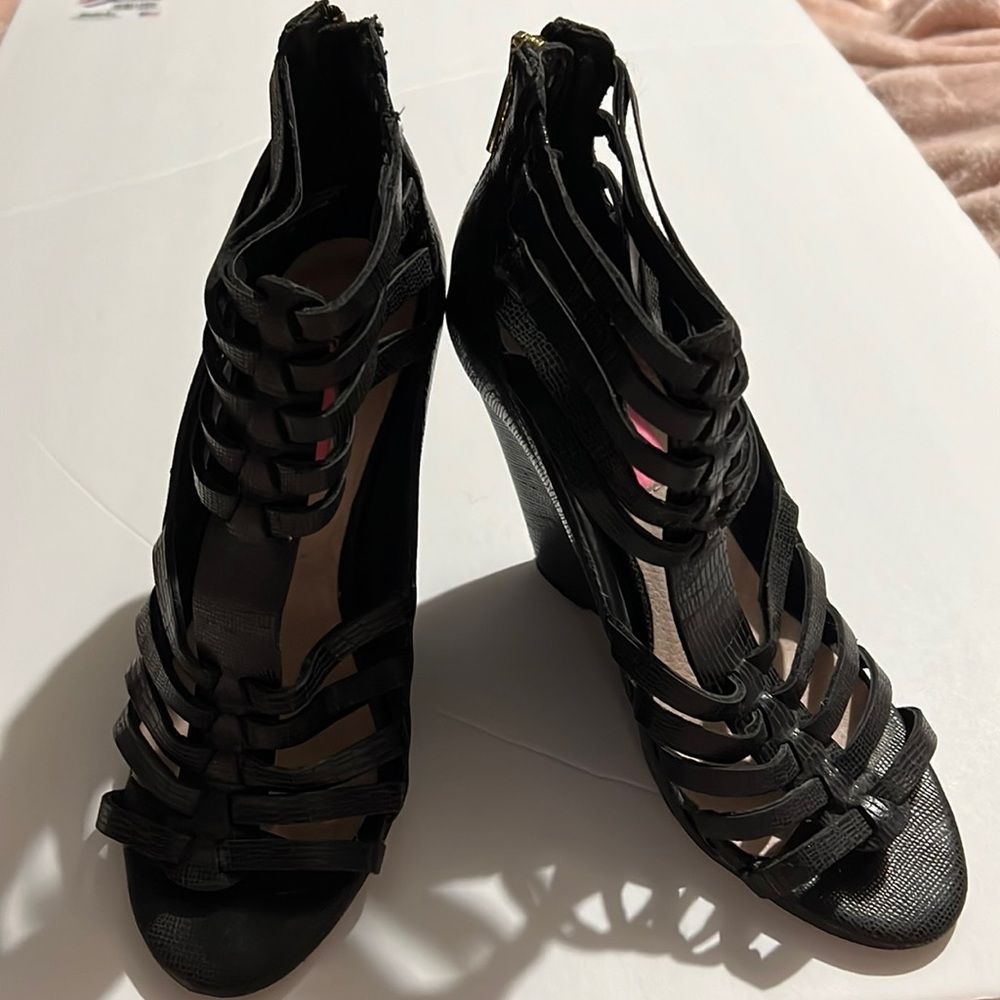 Betsy Johnson Bonito Black Size 6.5